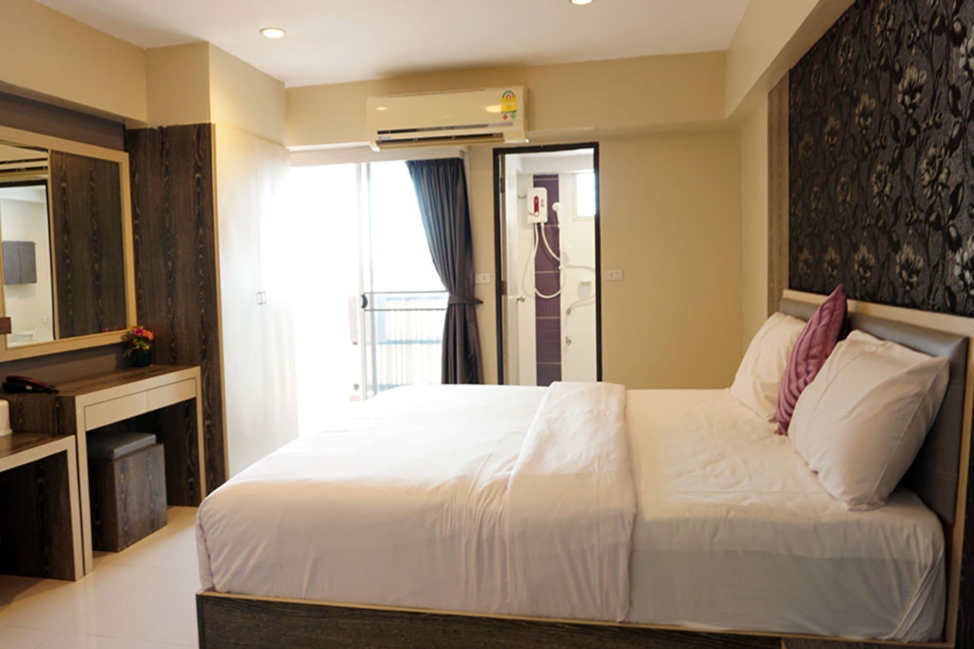 Latin Garden Hotel