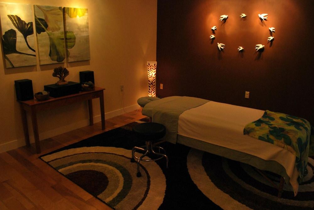 O2 Luxury Hotel Bangkok