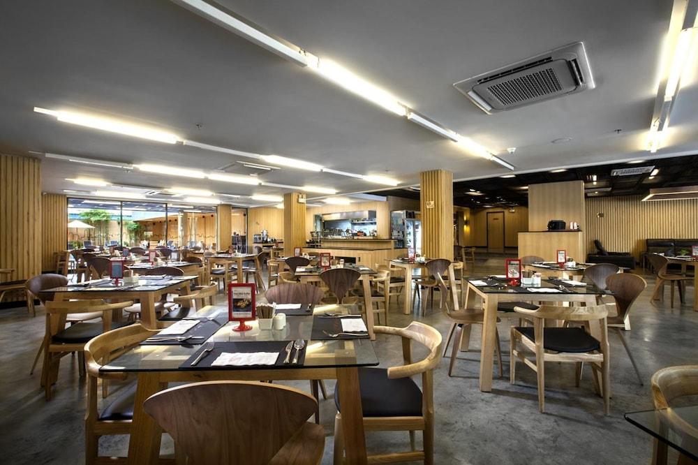 Hotel Galleria 12 Sukhumvit By Compass Hospitality