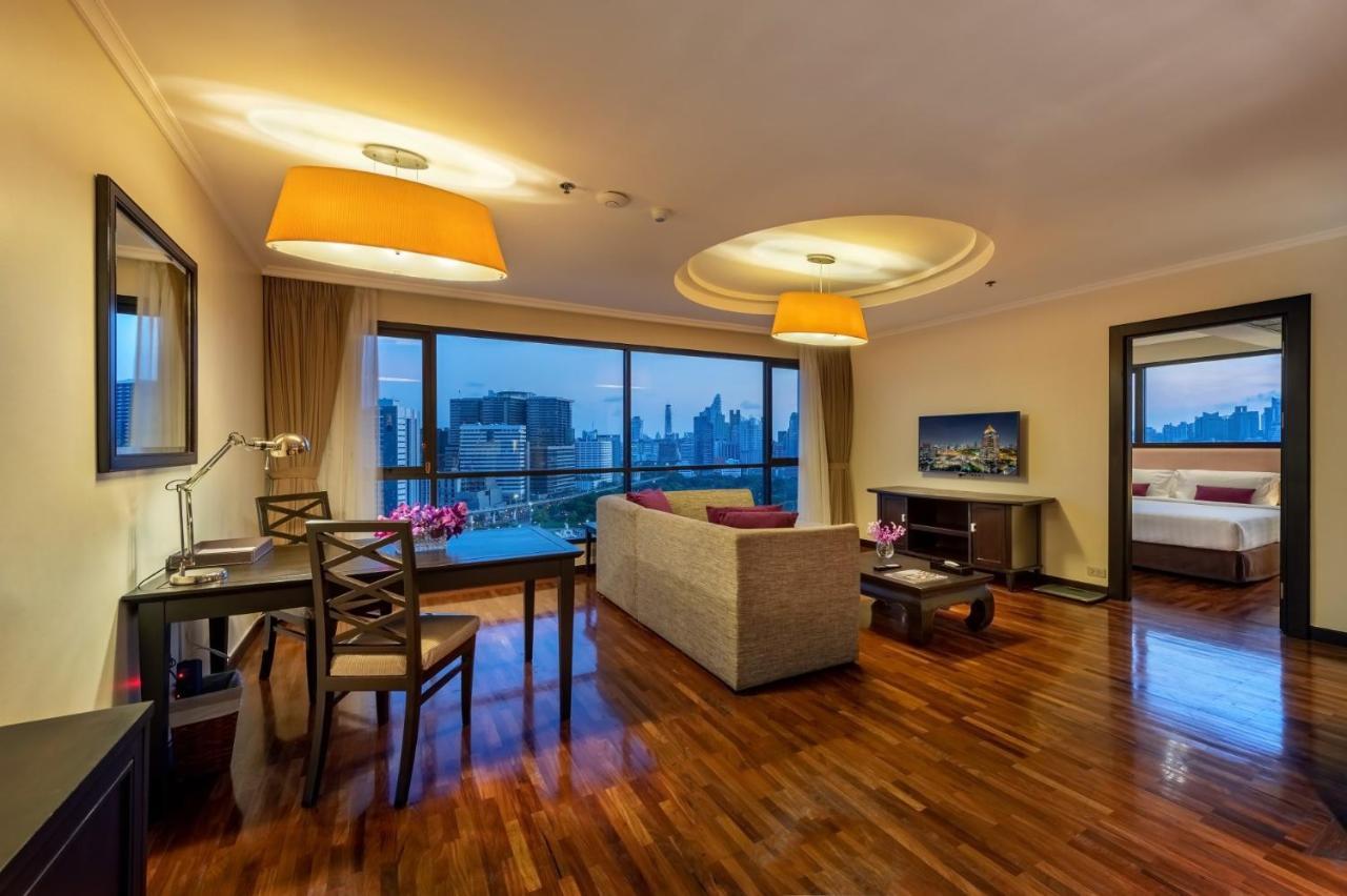 Bandara Silom, Hotel