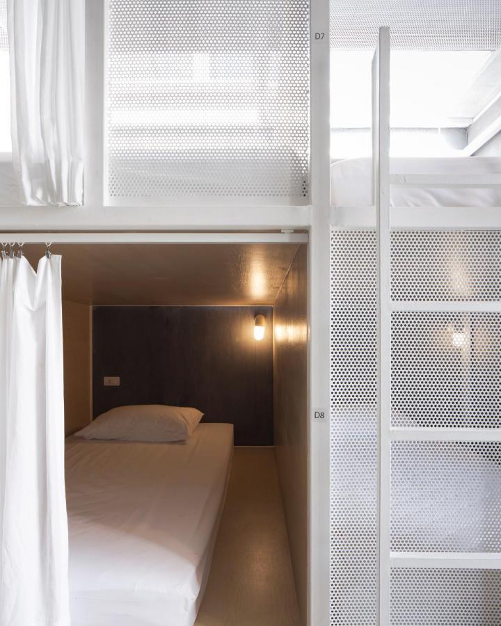 Hostel On The Bed