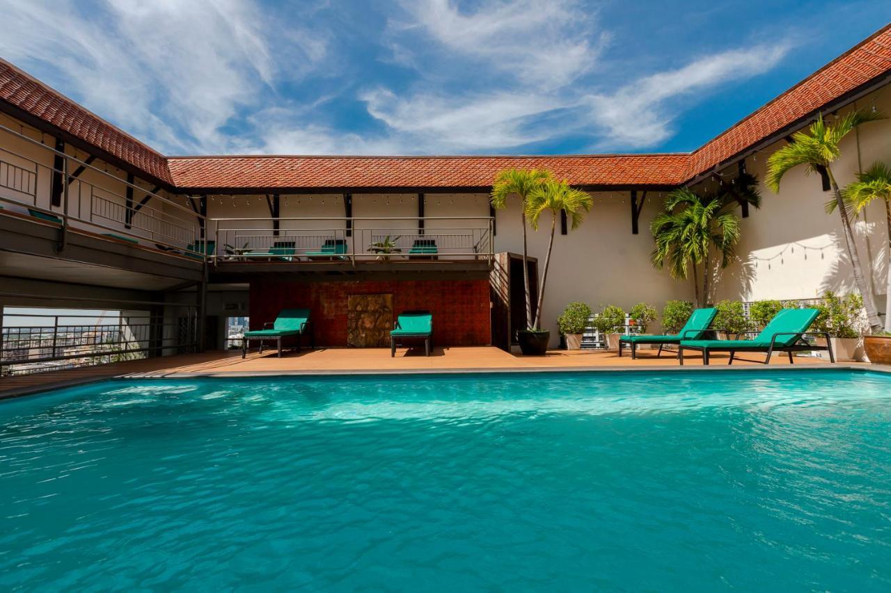 Pinnacle Lumpinee Park Hotel