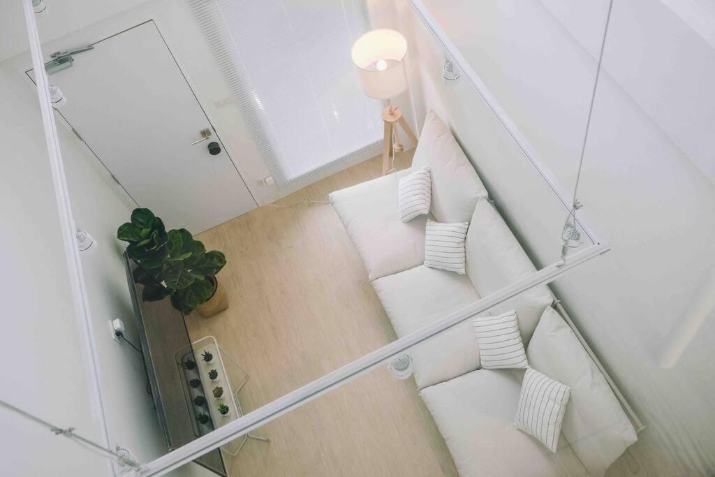 Apartment 820house - Entire Floor 4 Beds *