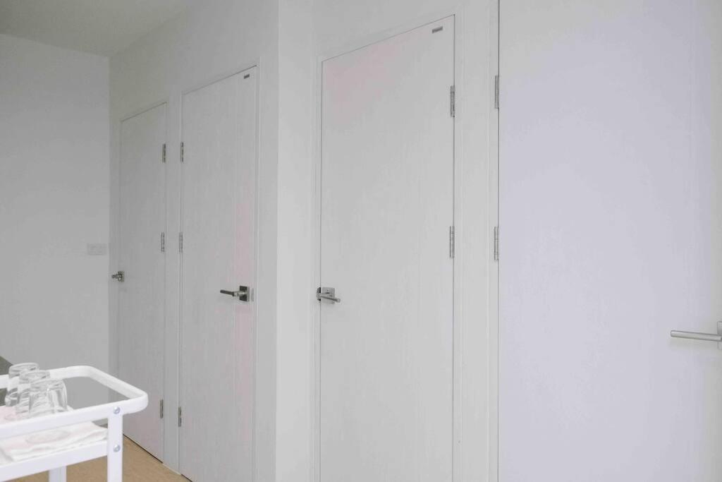 820house - Entire Floor 4 Beds *