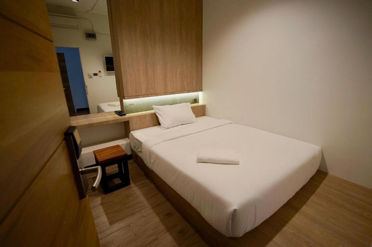 Albergue T @ Victory Monument
