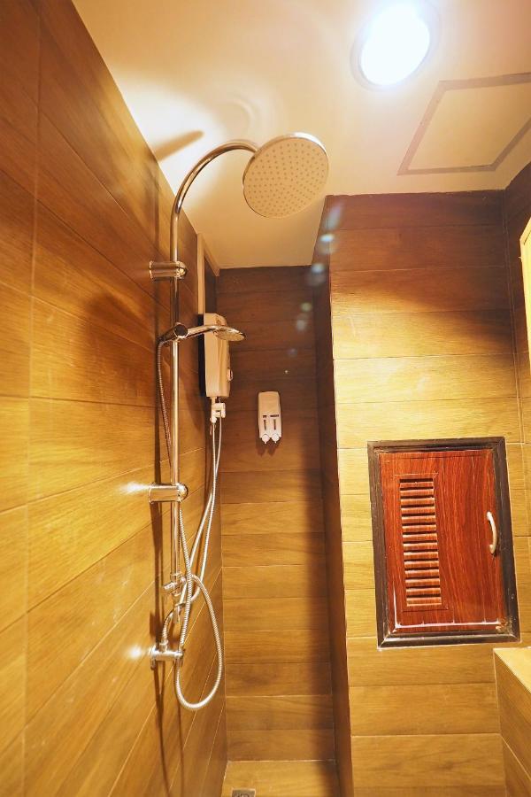 Albergue T @ Victory Monument Banguecoque