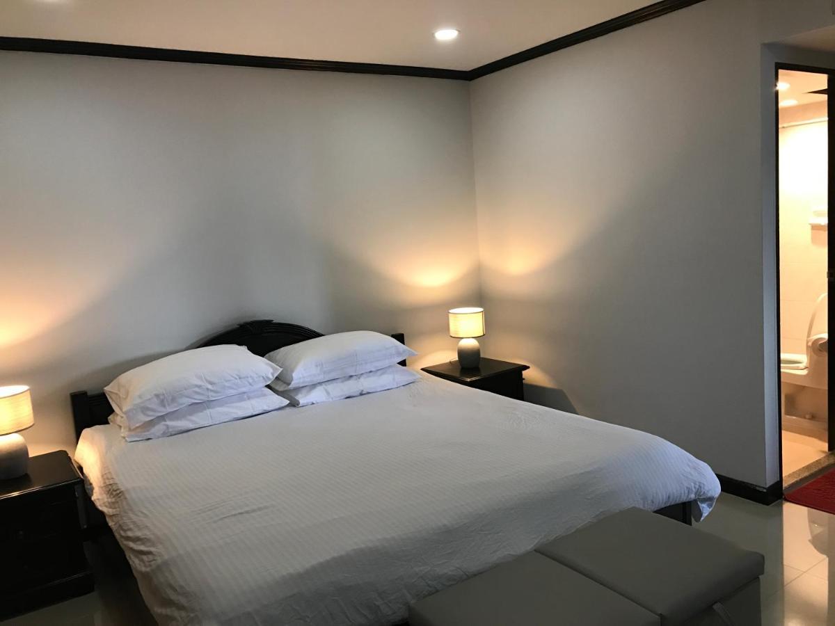 Omnitower Two Bedroom Cozy Bangkok
