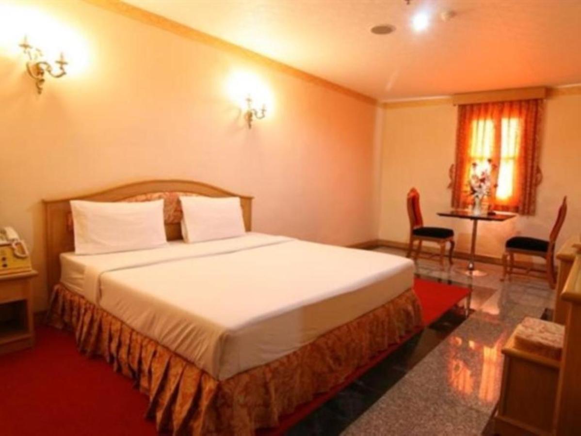 13 Coins Airport Ngam Wong Wan - Domestic Bangkok