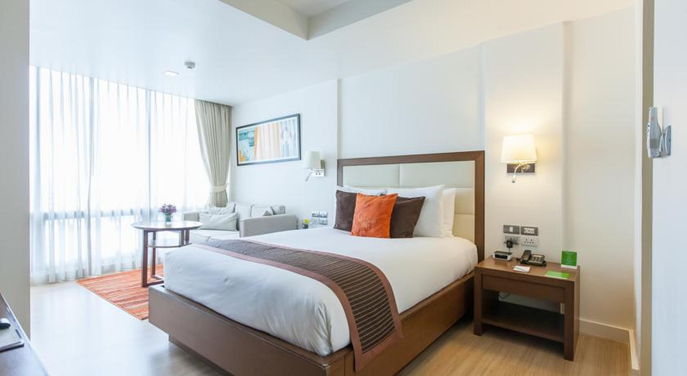 Oakwood Sukhumvit 24 Hotel 4*