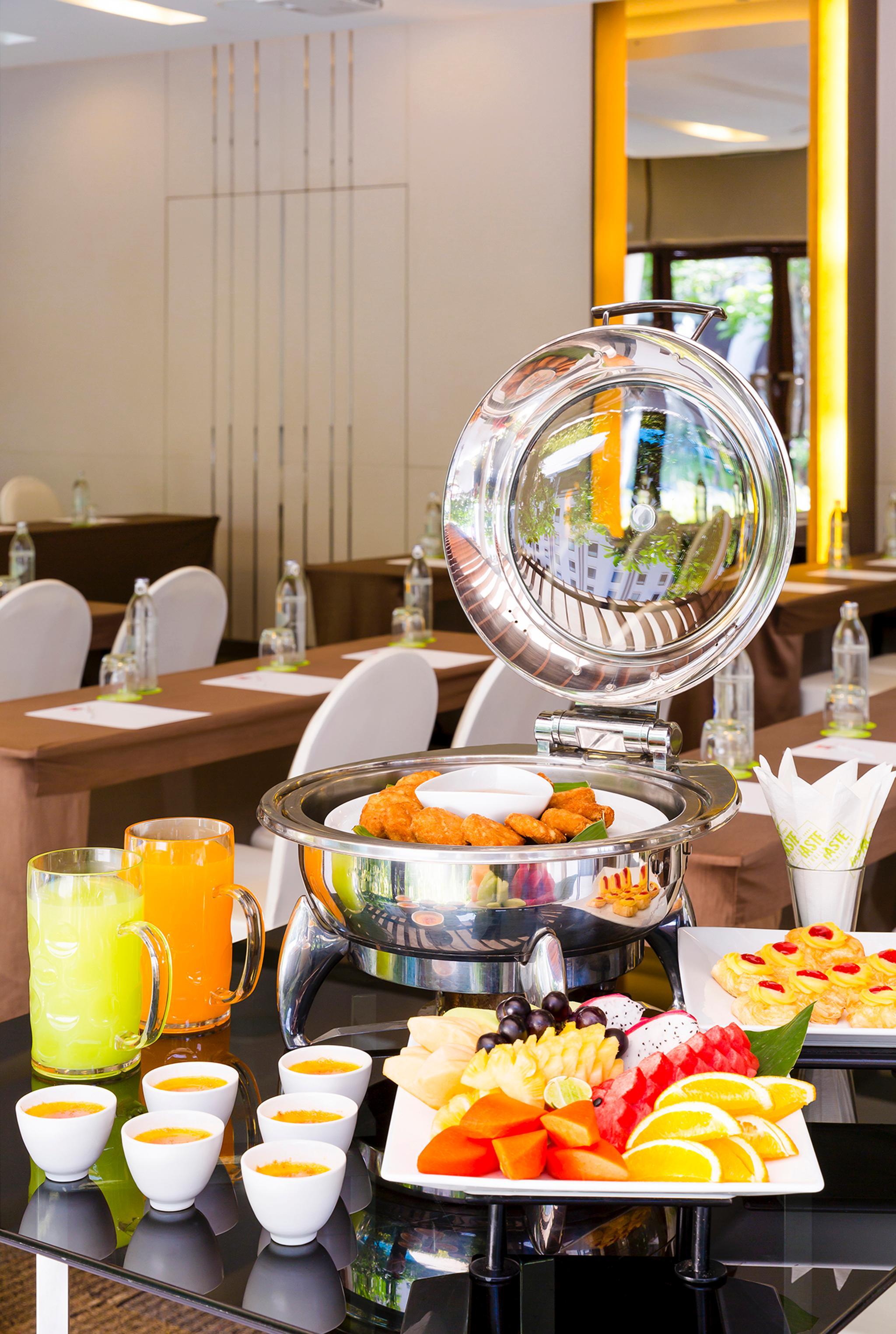 Ibis Riverside Hotel 3*