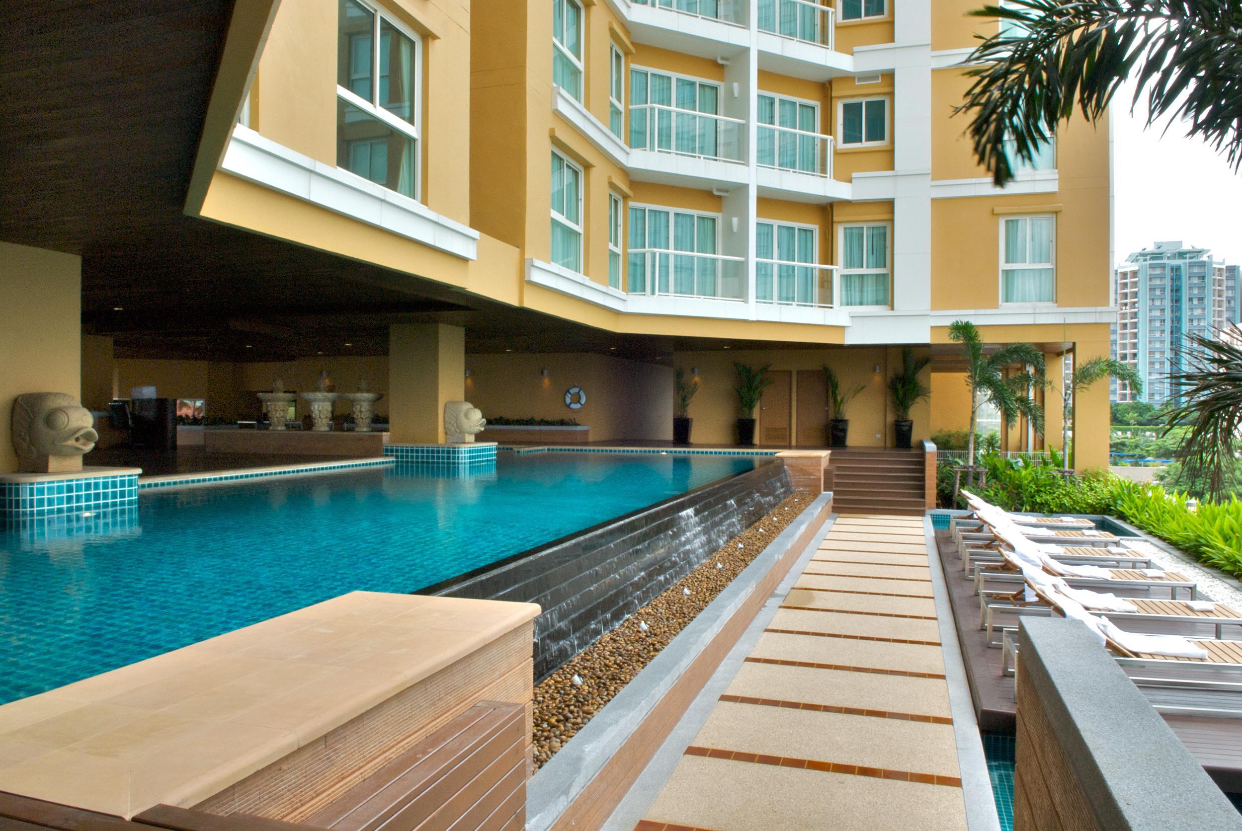 The Narathiwas & Sathorn 4*