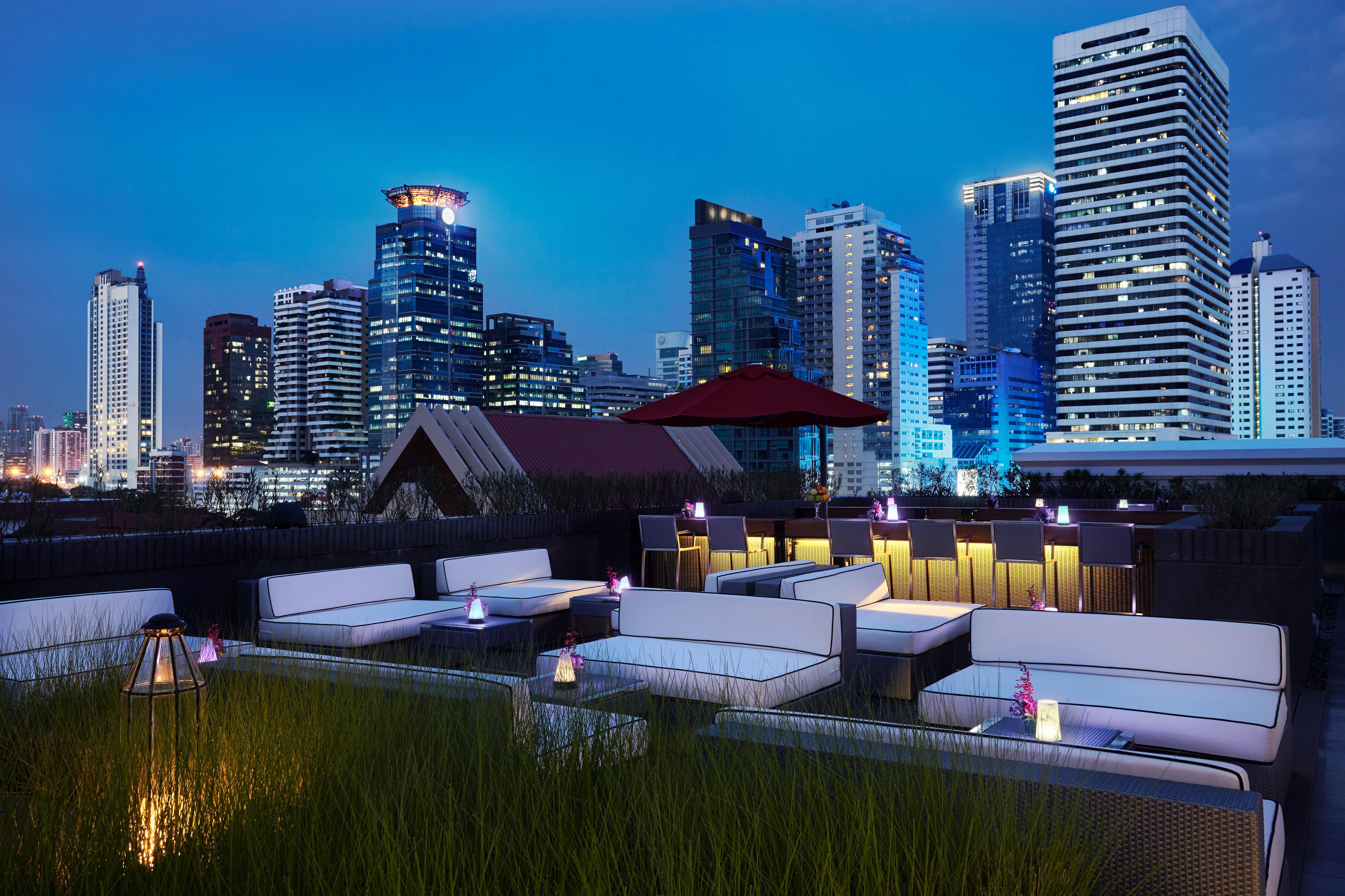 Mövenpick Sukhumvit 15 - Sha Extra Certified Hotel