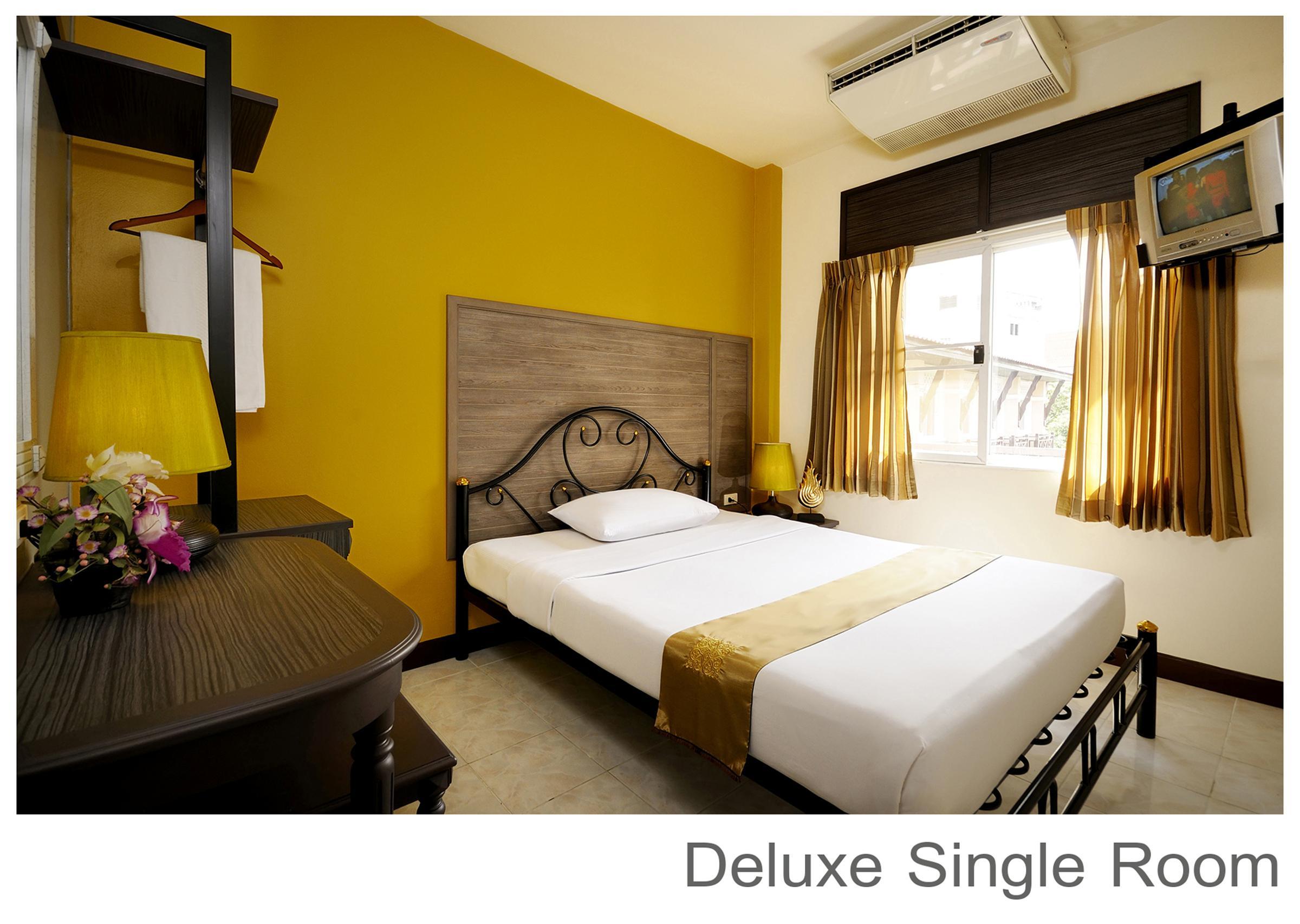 Inn Rambuttri Village Plaza