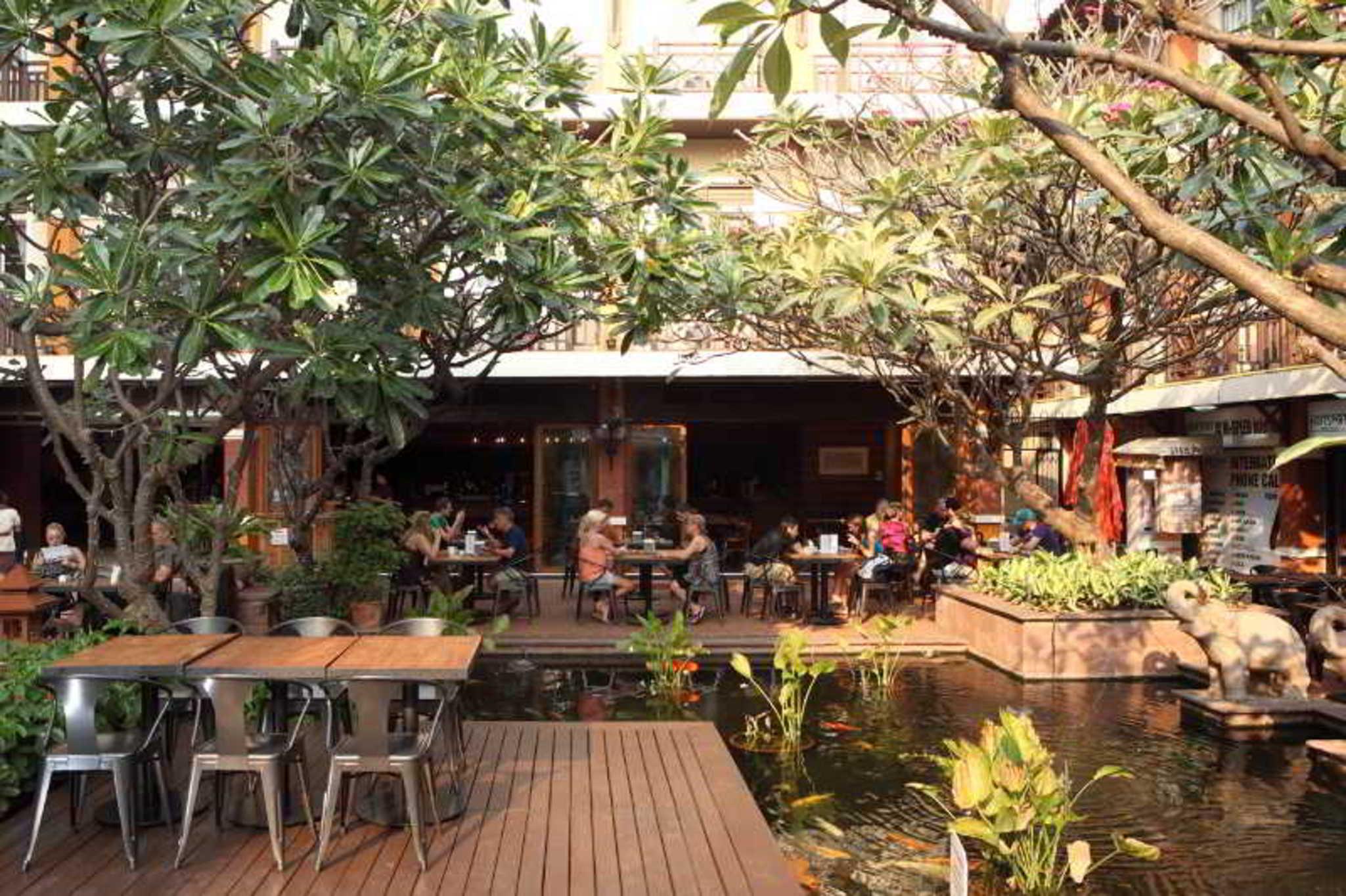 Inn Rambuttri Village Plaza