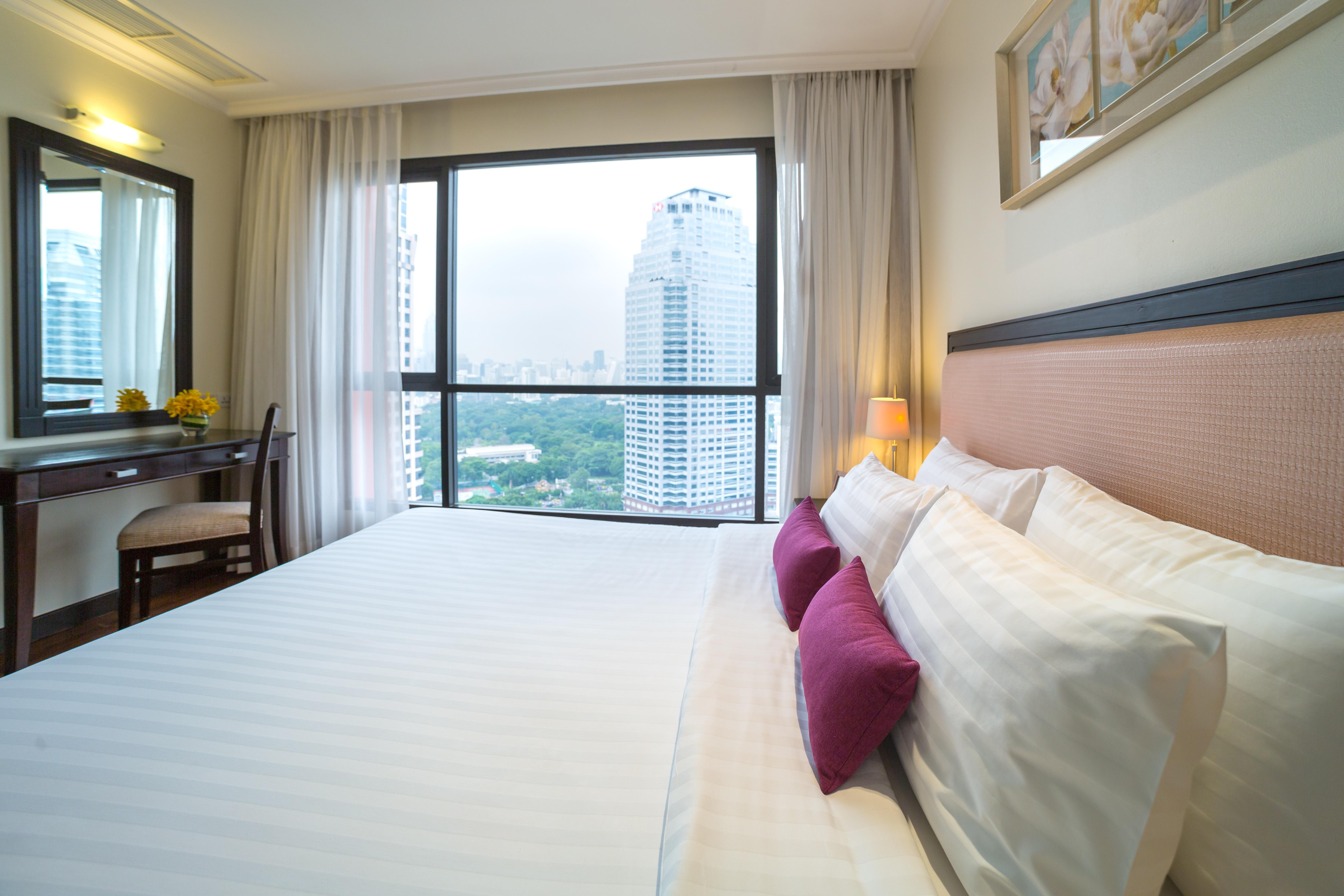 Bandara Silom, Hotel