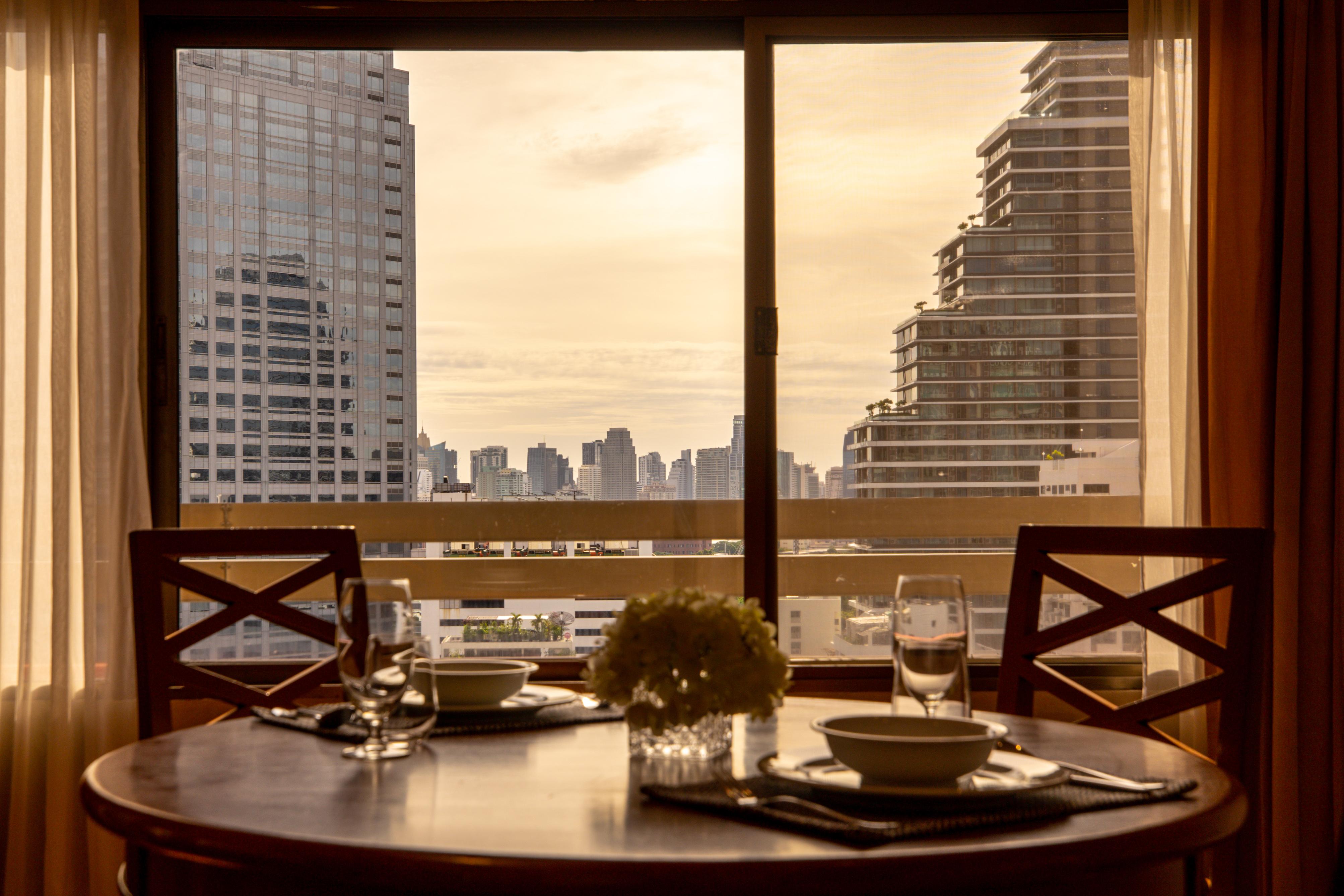 Bandara Silom, Hotel 4*