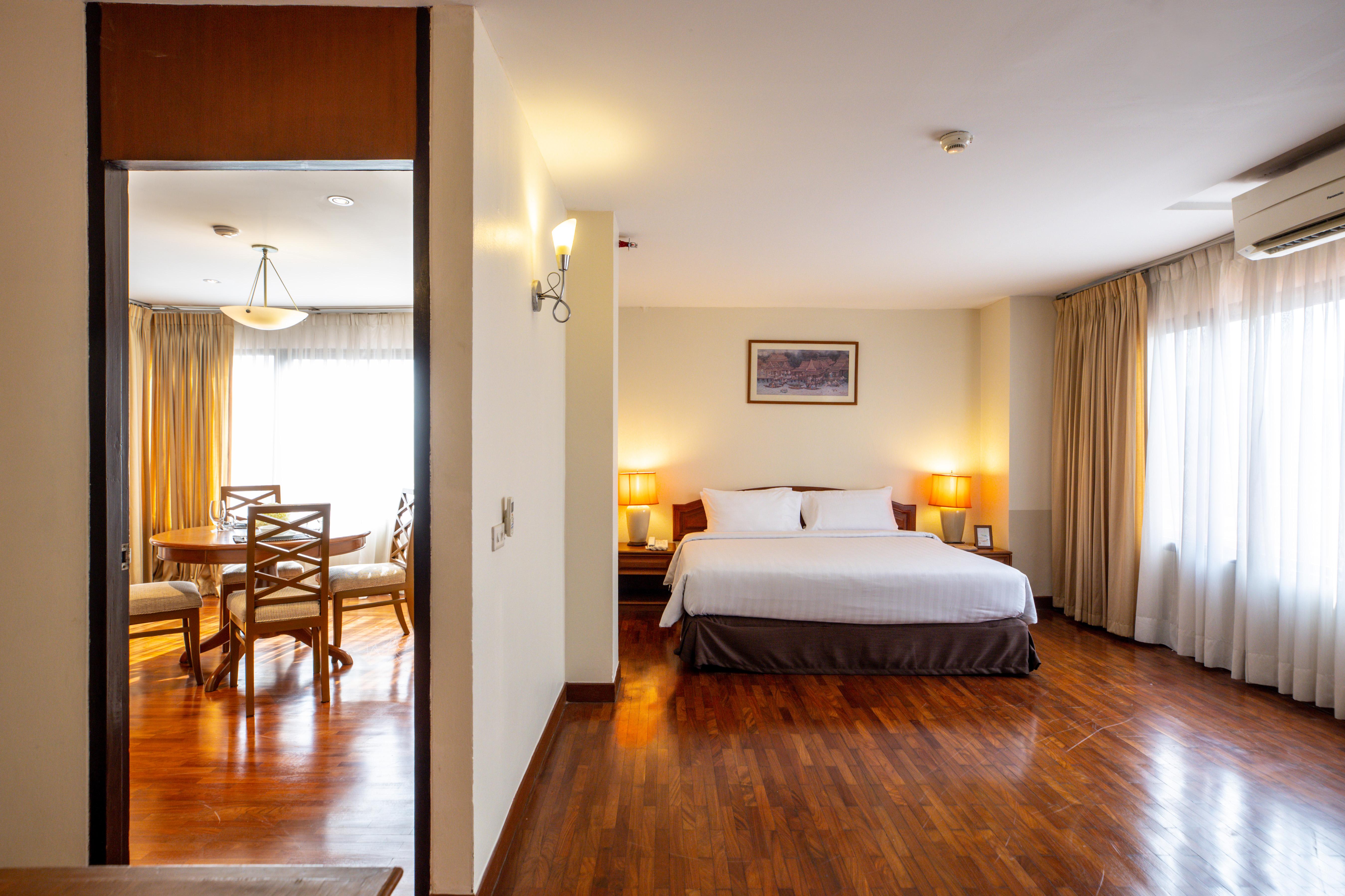 Bandara Silom, 4*