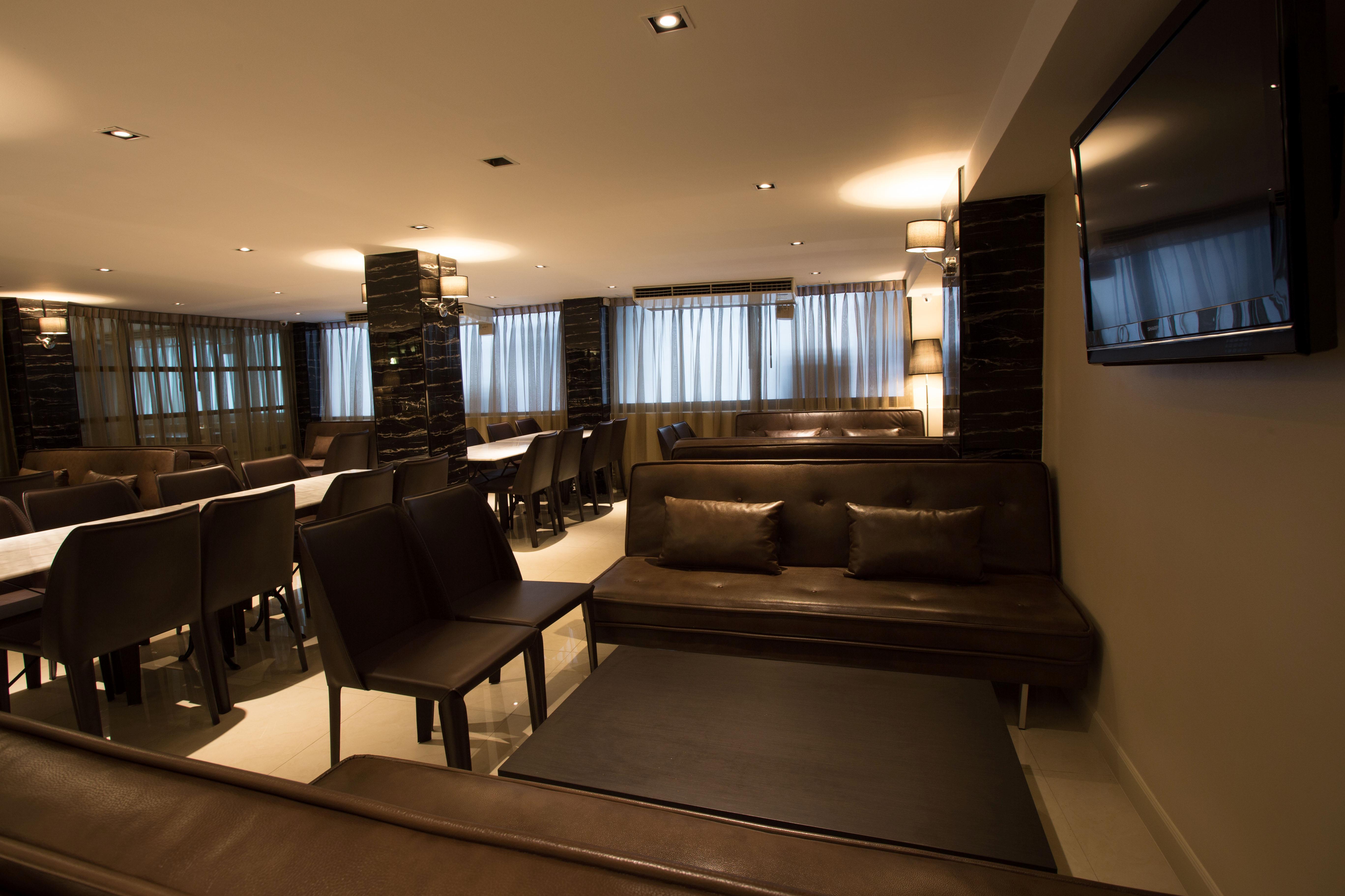 Hotel First House
