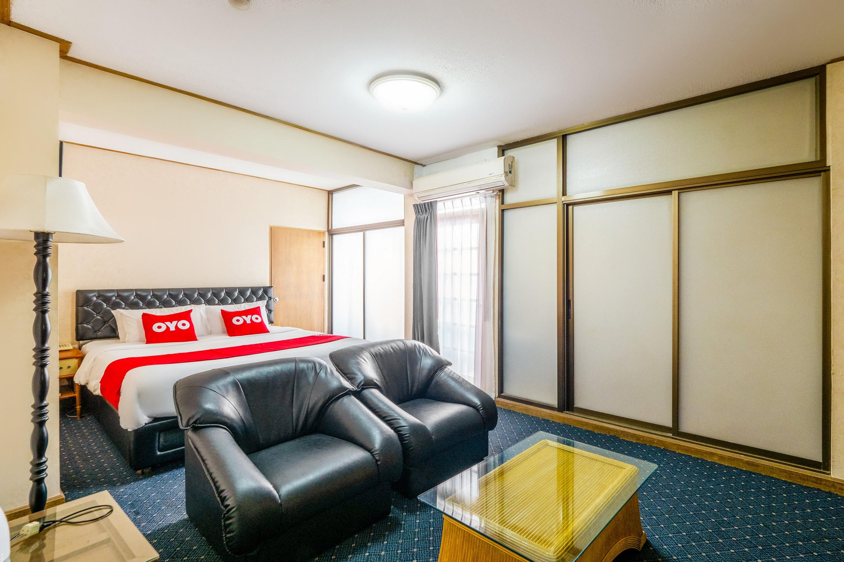 12pm Hotel