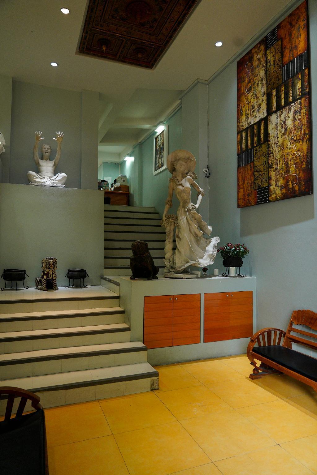 Cha-cha Khaosan Rambuttri Hotel