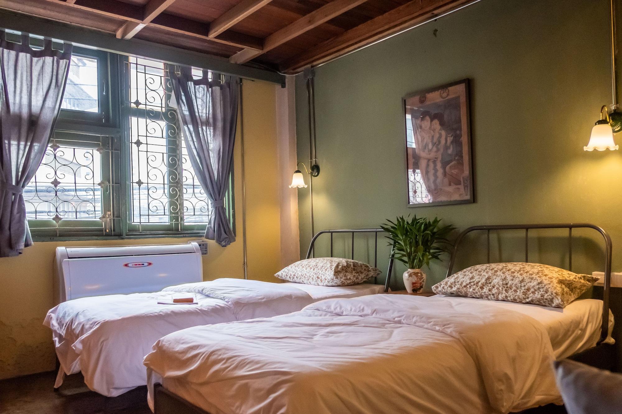 Hotel Live Local 2*