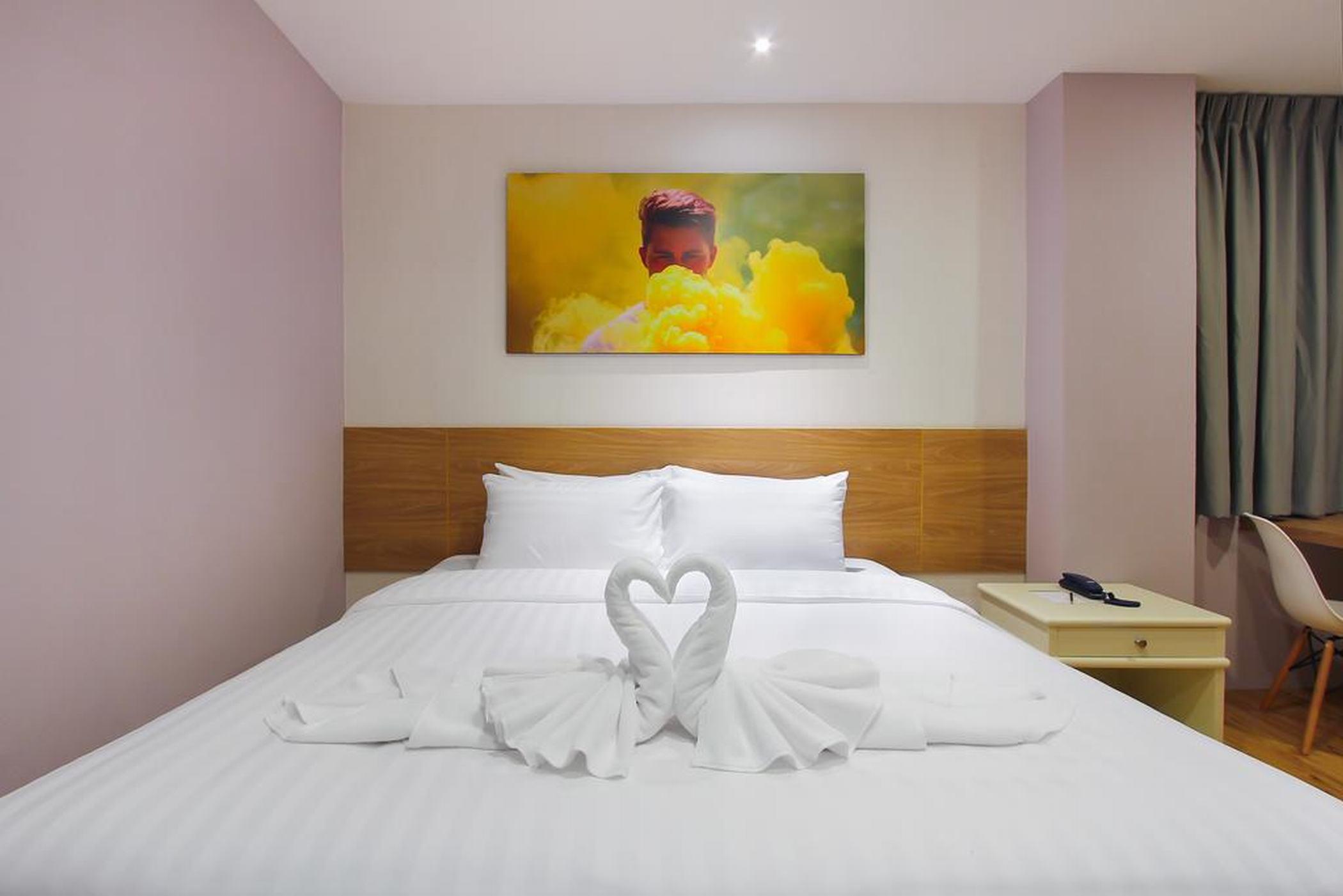 Pula Silom 3*