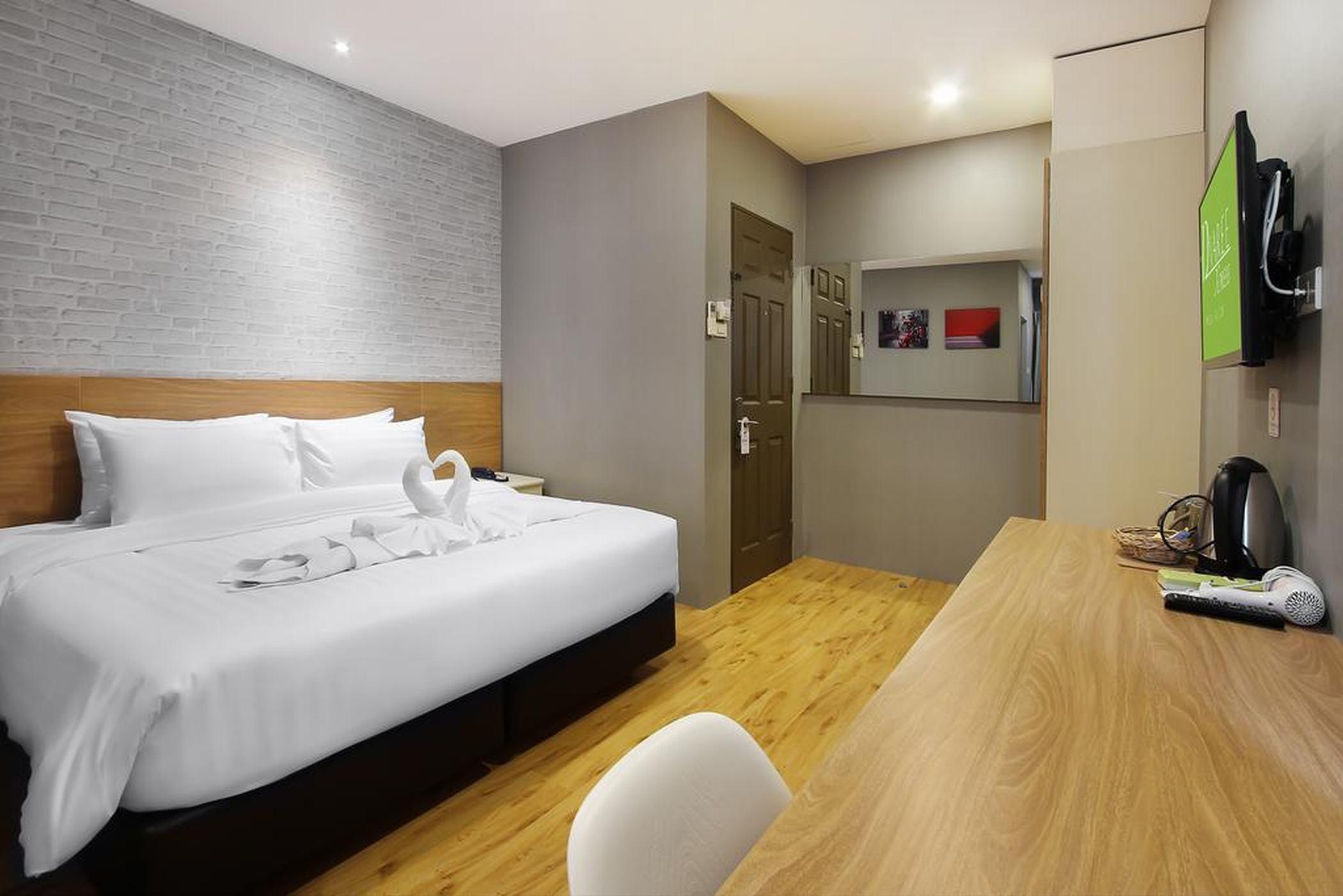 Pula Silom 3*