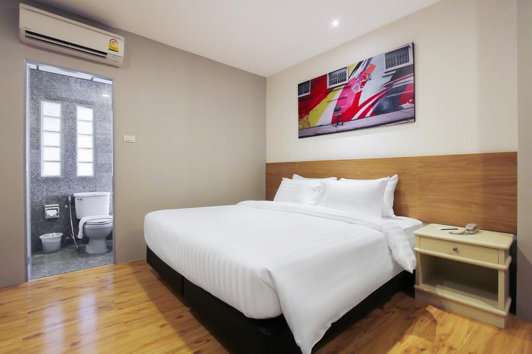 Pula Silom 3*