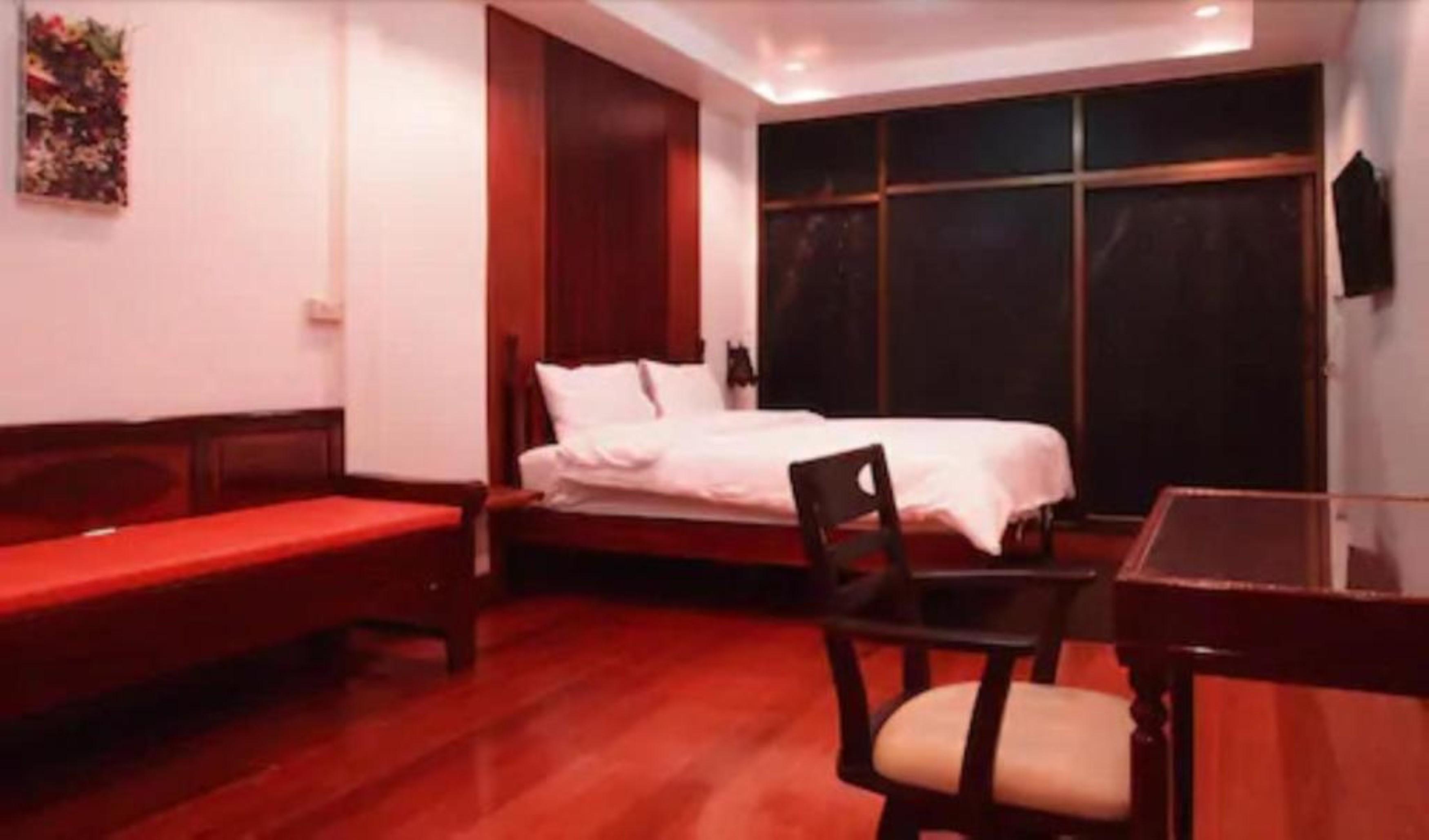 Issara House Hotel