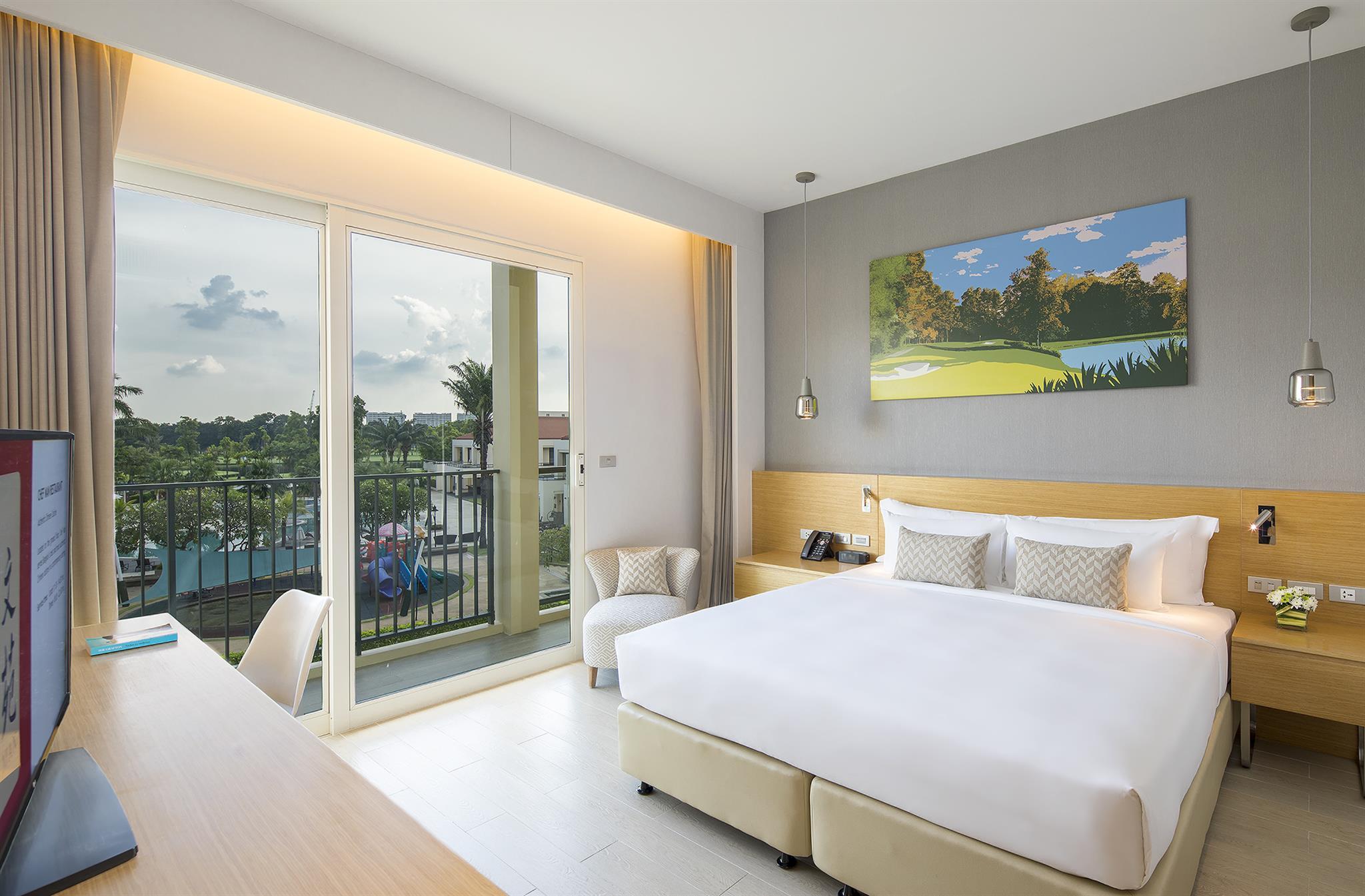 Eastin Thana Golf Resort 4*