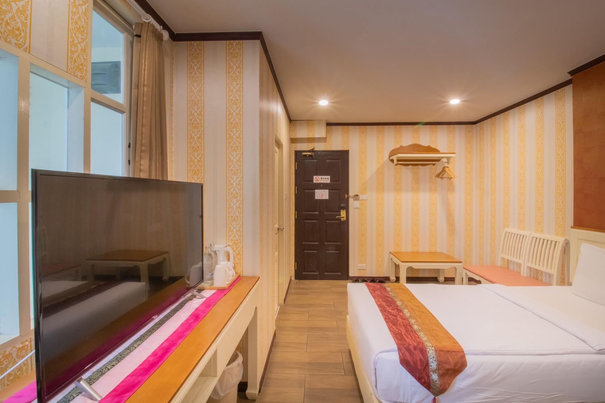 J&y Latphrao 35 Hotel 3*