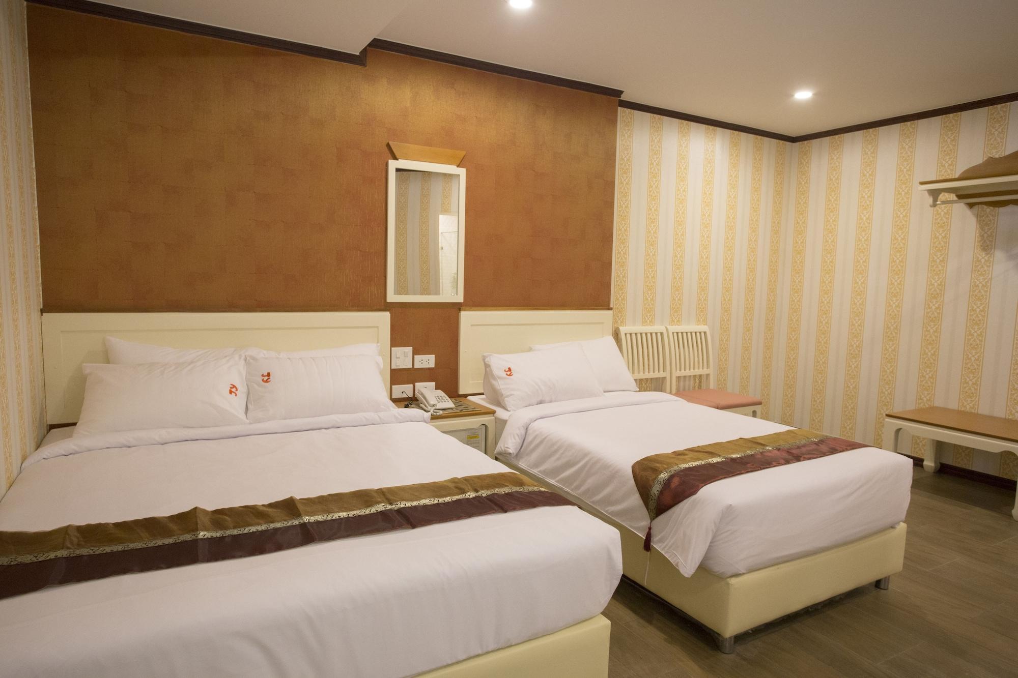 Hotel J&y Latphrao 35