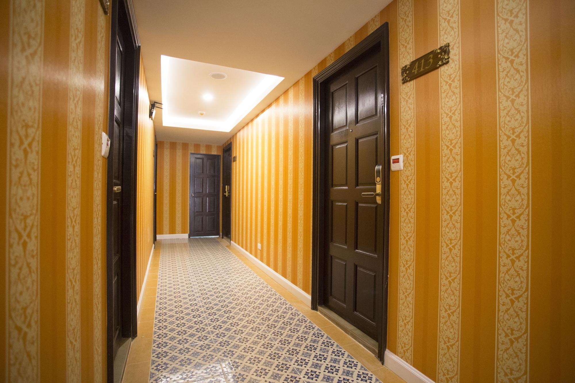 J&y Latphrao 35 Hotel 3*