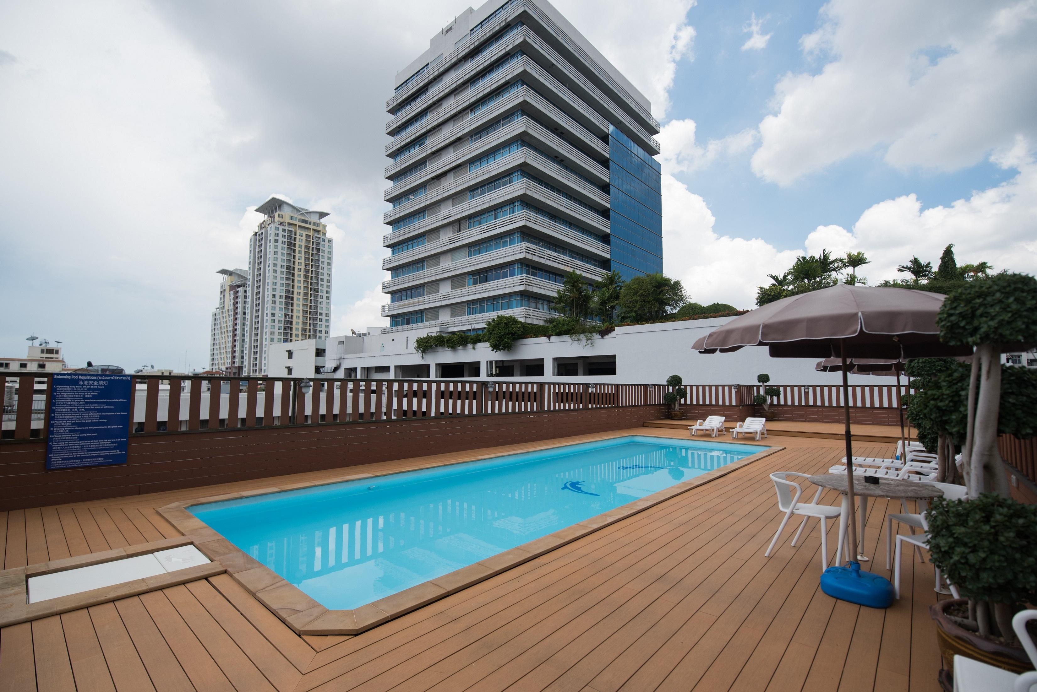 True Siam Rangnam Hotel 4*
