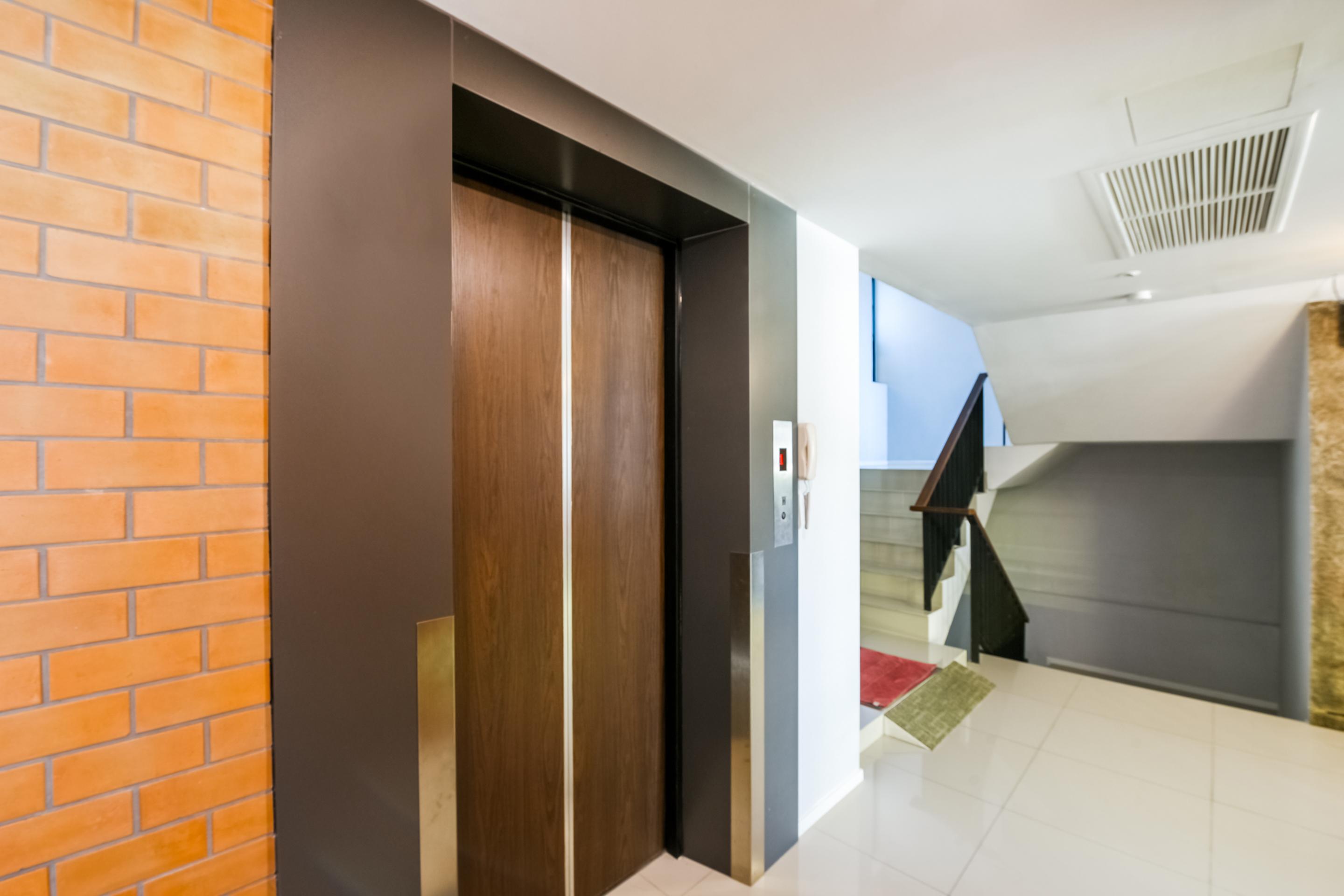 Hotel Vaccinated Staff - Oyo 137 Kitzio House Bangkok