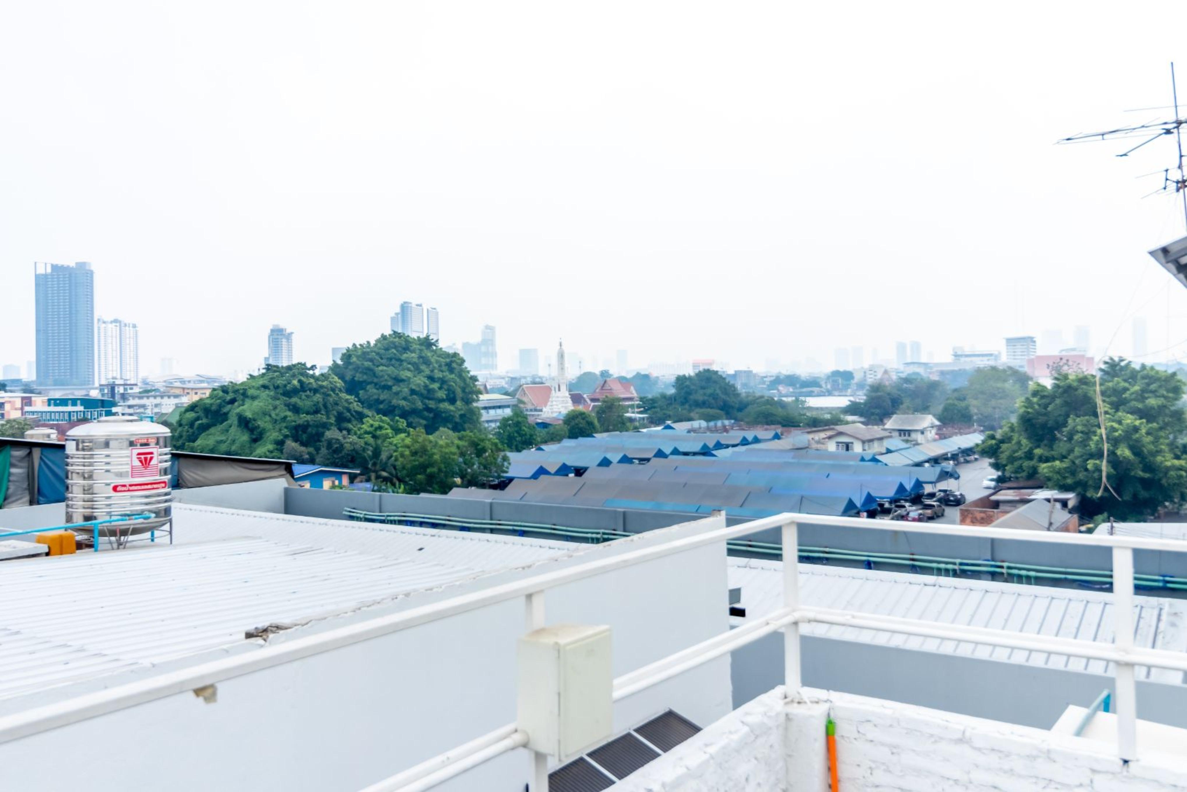 Ze Bang Aor Station Apartment