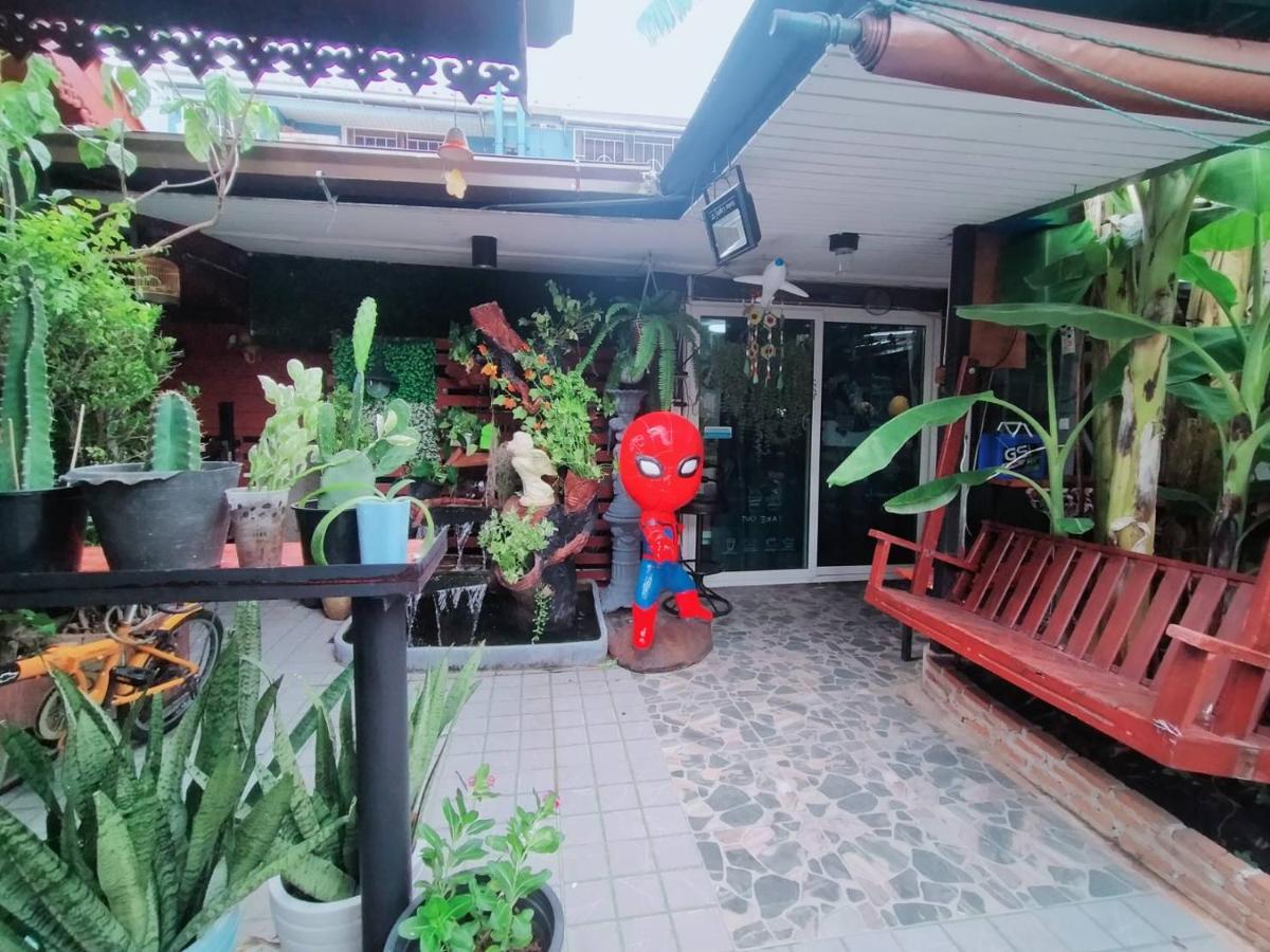 Ruenthip Rumah tetamu