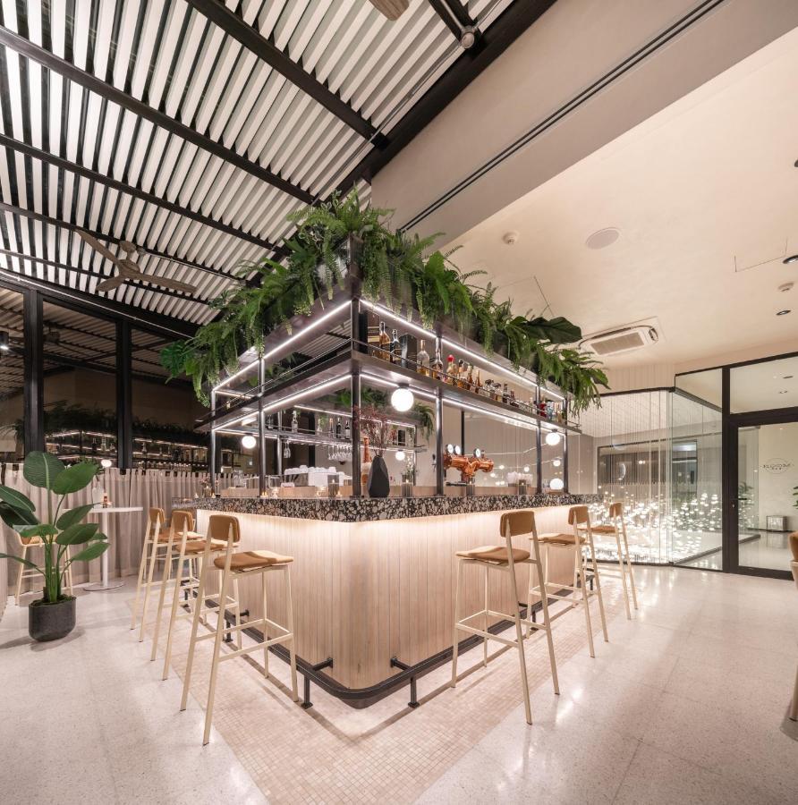 Mii Srinakarin Hotel 5*