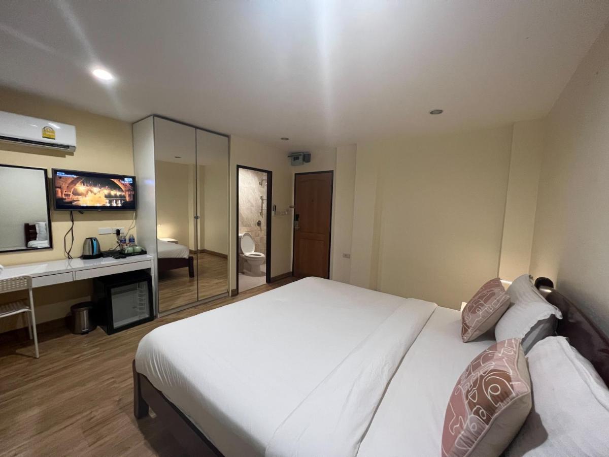 Hotel V Check Sukhumvit 22