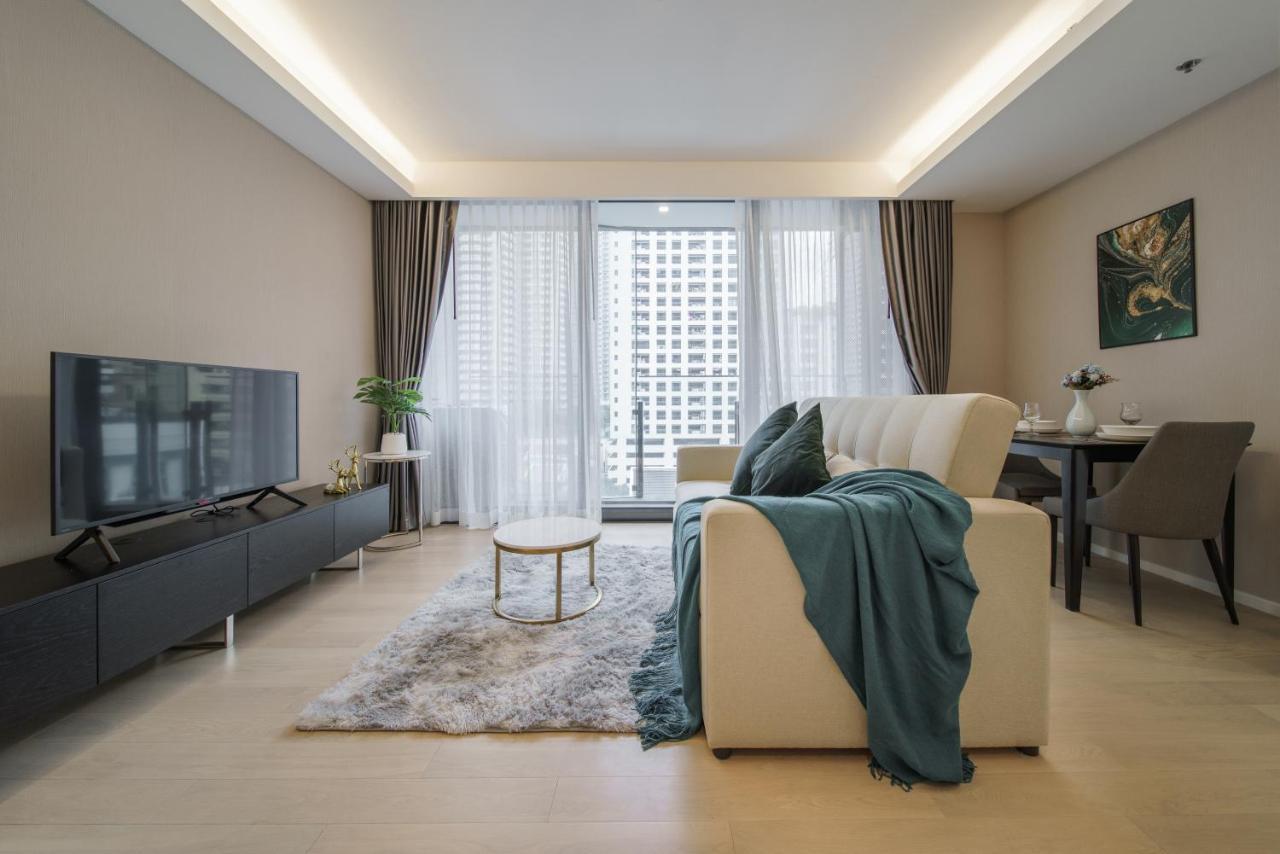 Sukhumvit 11#luxury#pool#gym#bts Nana&mrt Sukhumvit#1br#max2ppl Bangkok