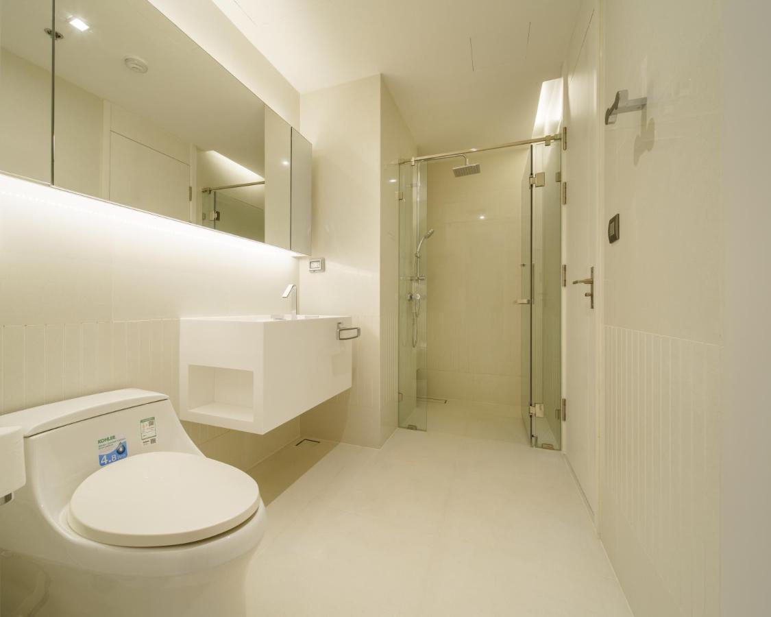 Sukhumvit 11#luxury#pool#gym#bts Nana&mrt Sukhumvit#1br#max2ppl Apartment