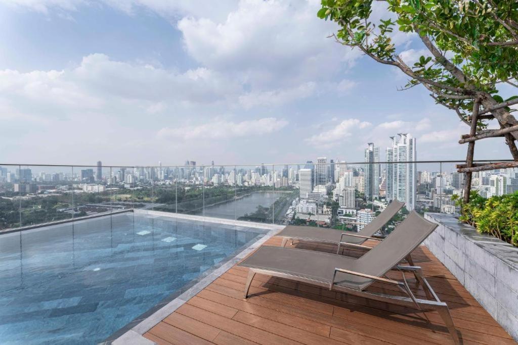 Luxury Queen Sirikit Asok Termianl 21