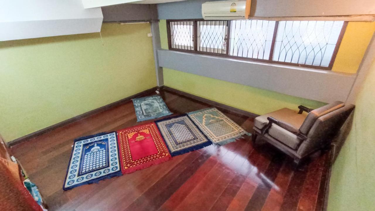 Usman Halal Hostel Bangkok