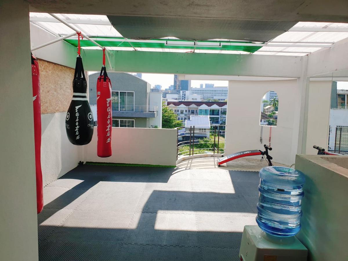 Kru Nat's W/ Private & Gym