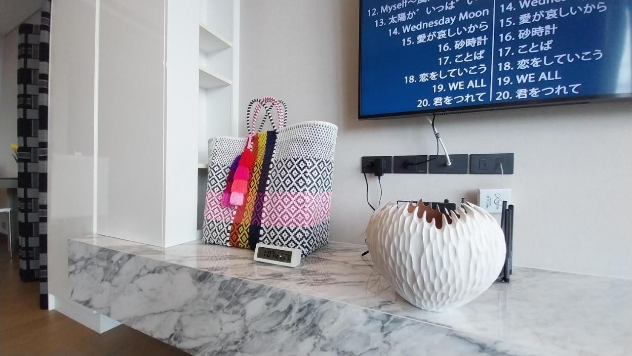 Luxury Queen Sirikit Asok Termianl 21 Bangkok