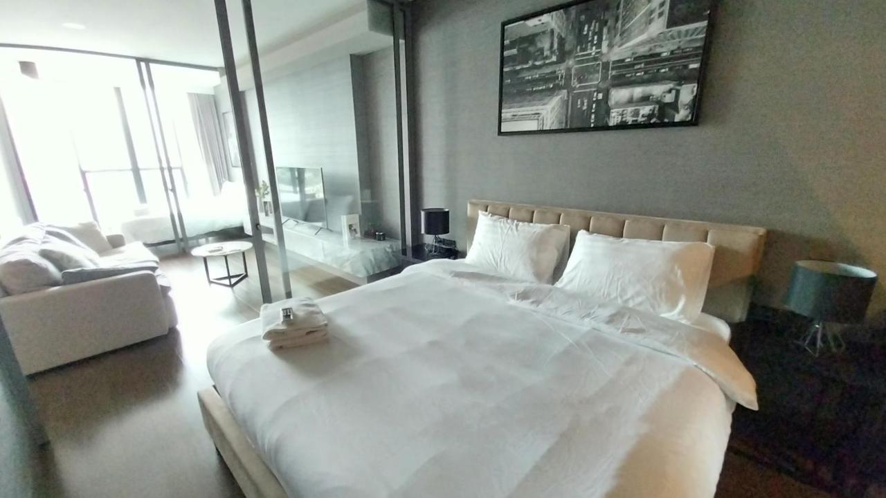Luxury Queen Sirikit Asok Termianl 21