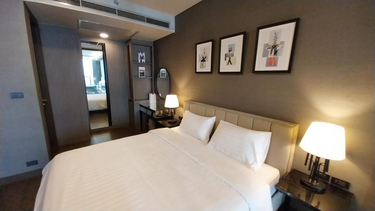Luxury Queen Sirikit Asok Termianl 21