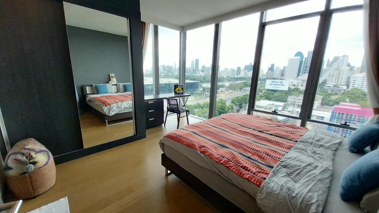 Luxury Queen Sirikit Asok Termianl 21