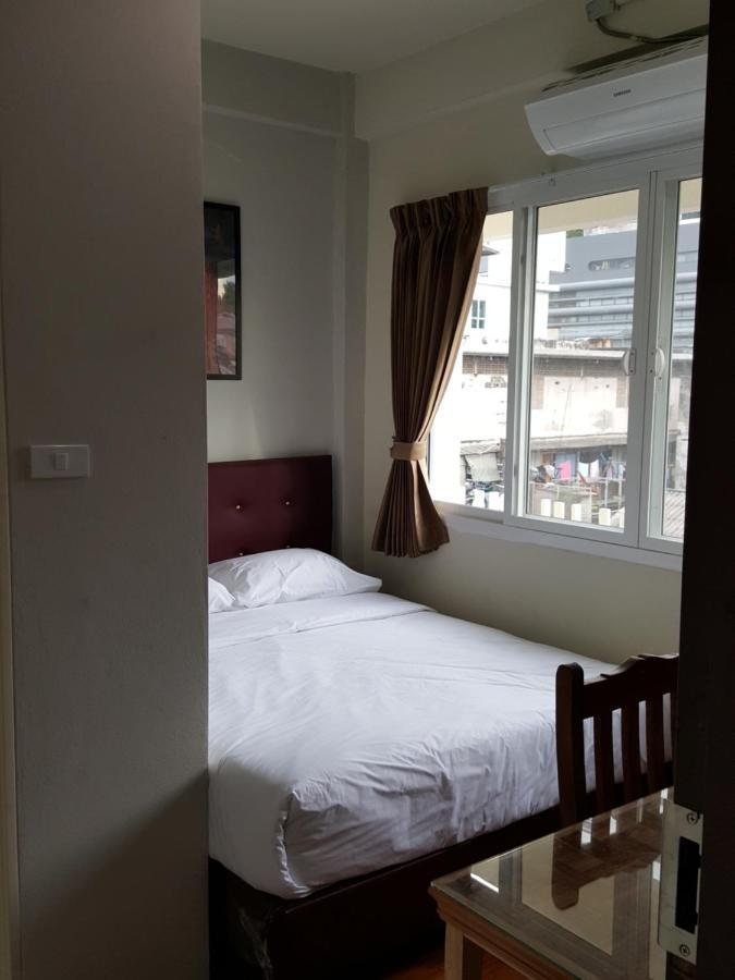 Check @chareon Krung Hostel Bangkok