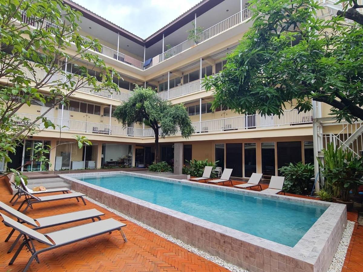 Feung Nakorn Balcony And Cafe Bangkok